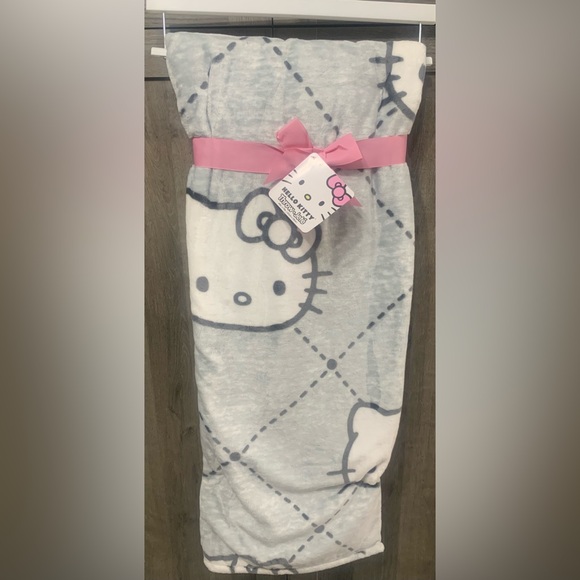 Hello Kitty Other - New Hello Kitty White & Gray Diamond 60 x 70 Plush Throw Blanket New With Tag